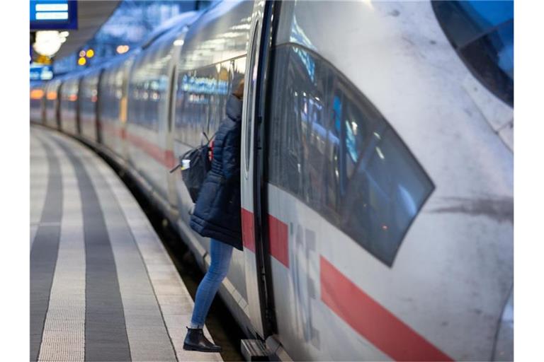 Die Eisenbahn- und Verkehrsgewerkschaft (EVG) plant, ihre Mitgliederzahl offenzulegen. Foto: Friso Gentsch/dpa/Symbolbild