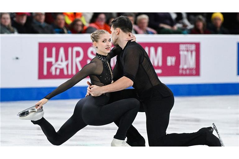 Die Eiskunstläufer Minerva Fabienne Hase und Nikita Wolodin haben bei der WM in Montreal die Bronzemedaille gewonnen.