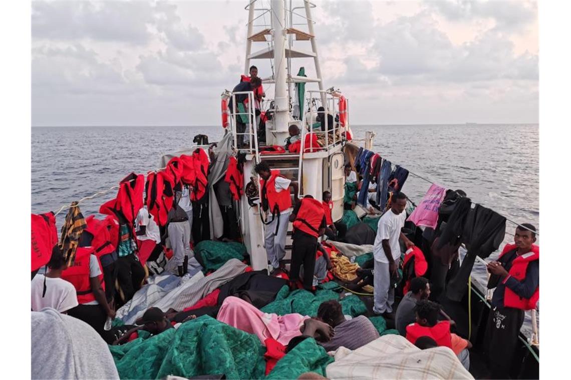 Die „Eleonore“ hatte die Migranten am 26.08.2019 vor der libyschen Küste aufgenommen. Foto: Johannes Filous