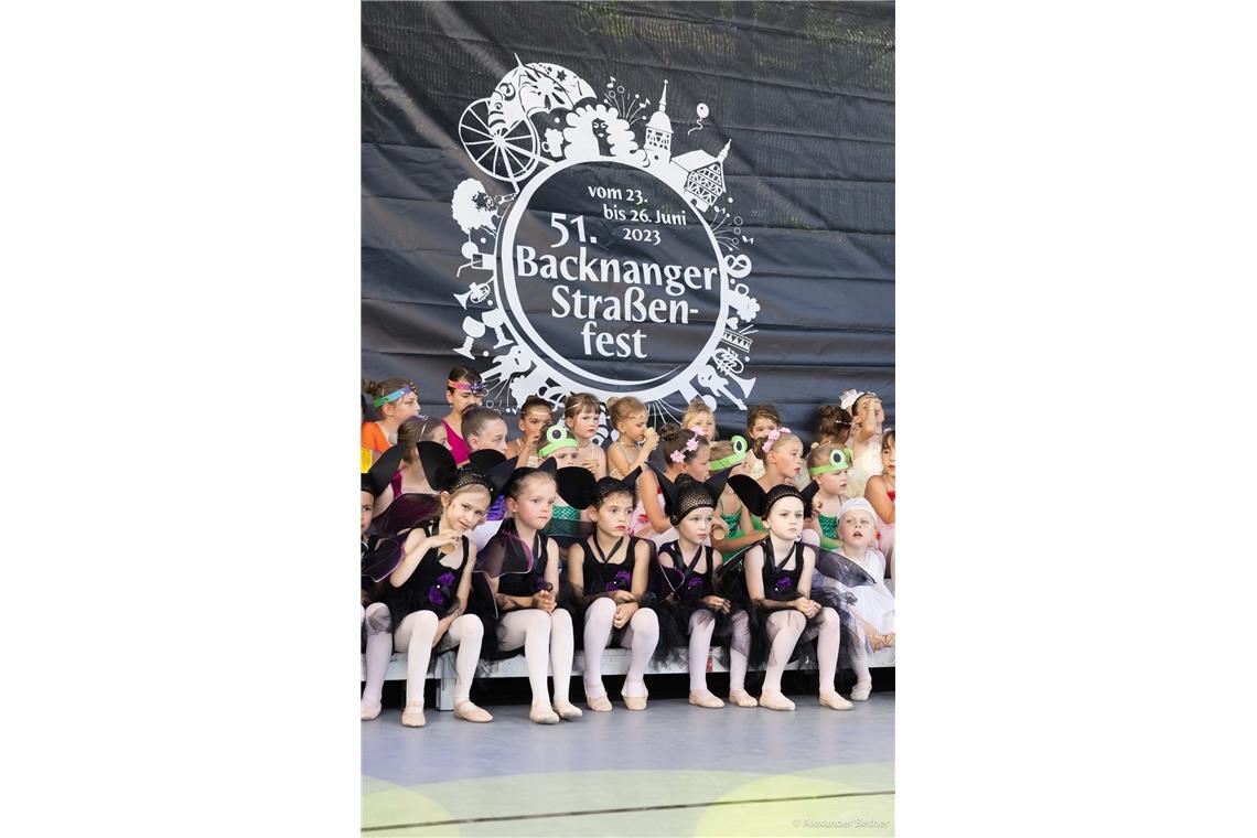 Die Eleven der Ballettschule Rüter am Sonntag auf dem Marktplatz