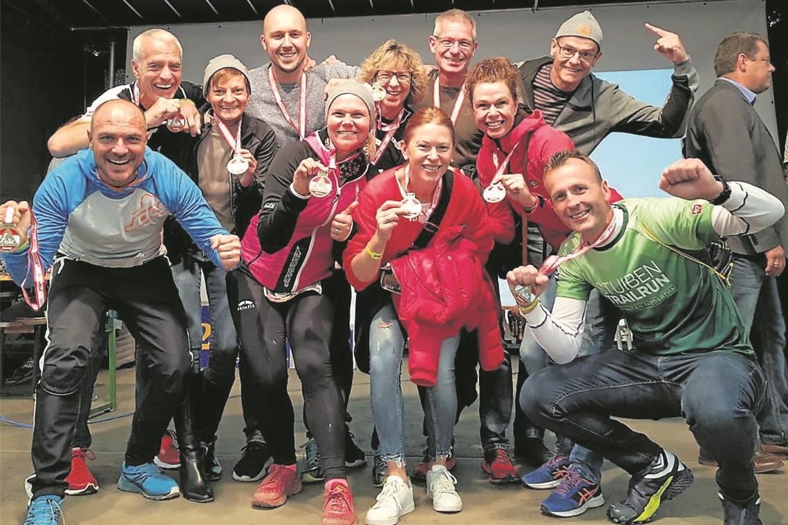 Die elf Schwaben aus Auenwald und Backnang waren sichtlich zufrieden, bei der Tour de Tirol rund um Söll den Regen, den Wind und die vielen Höhenmeter gut überstanden zu haben. Foto: privat