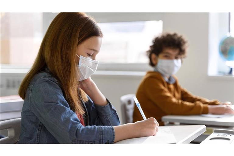 Die Elterninitiative „BildungAberSicher“ sieht die Maske als einzige Möglichkeit, wie sich  Schüler   im Unterricht vor Infektionen schützen können (Symbolfoto).