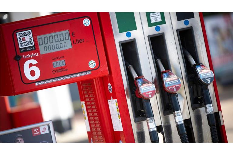 Die Energiesteuer soll bei Diesel und Benzin um jeweils rund 17 Cent pro Liter gesenkt werden.