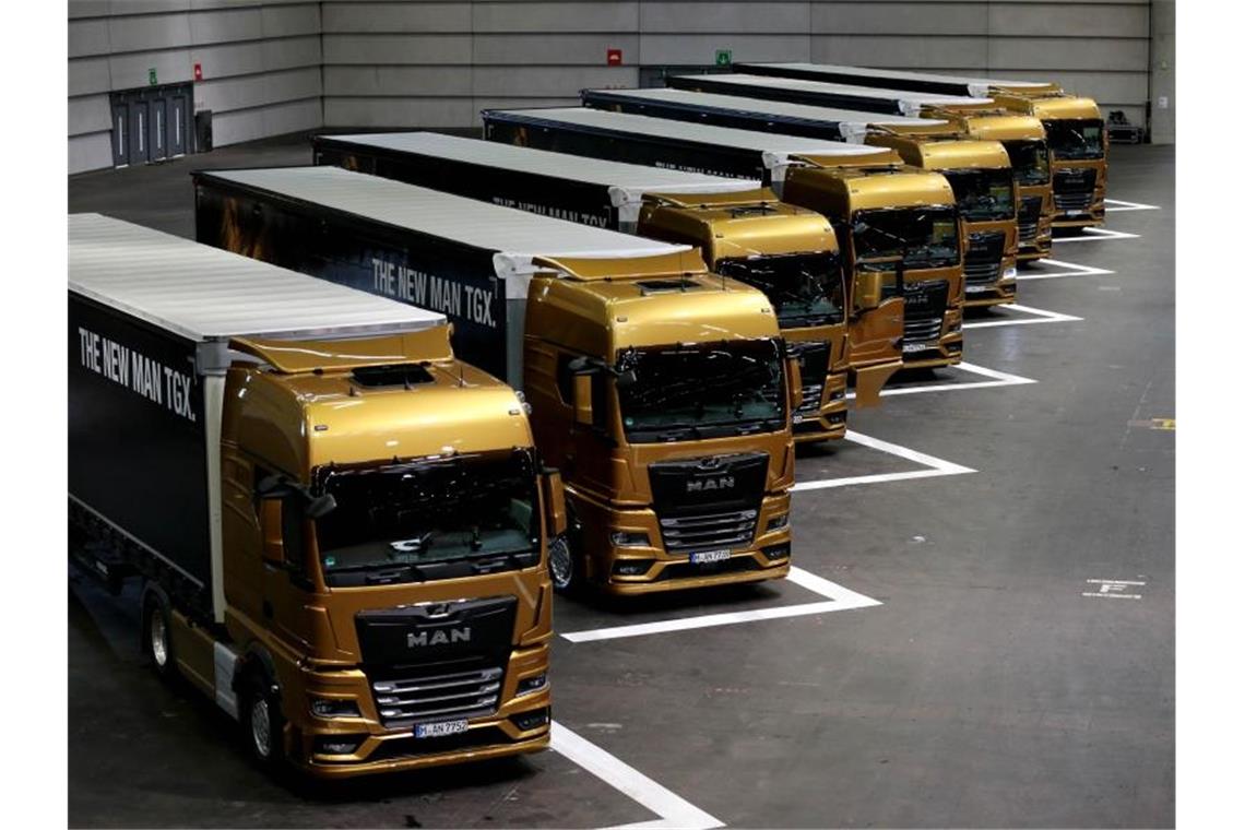 Die entwickelte Lastwagen von MAN sollen bis zu 8 Prozent weniger Sprit verbrauchen. Foto: Juan Carlos Rojas/dpa