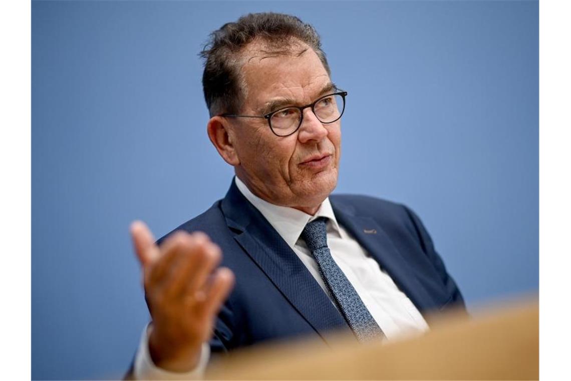 „Klimagerechtigkeit jetzt“ - Globale Proteste zur COP26 „Die Entwicklungsländer und der afrikanische Kontinent dürfen nicht die Verlierer des Klimawandels sein“: Gerd Müller. Foto: Britta Pedersen/dpa
