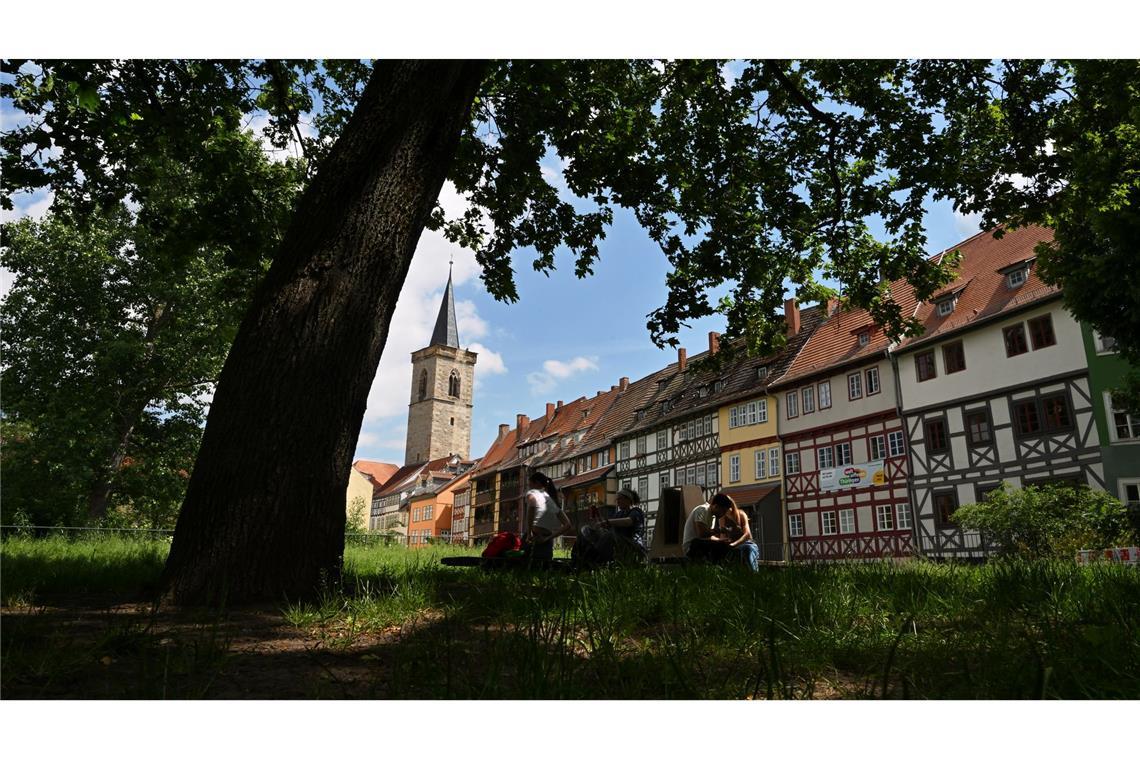 Die Erfurter Krämerbrücke gehört zu den Touristen-Attraktionen in Thüringens Landeshauptstadt. (Archivbild)
