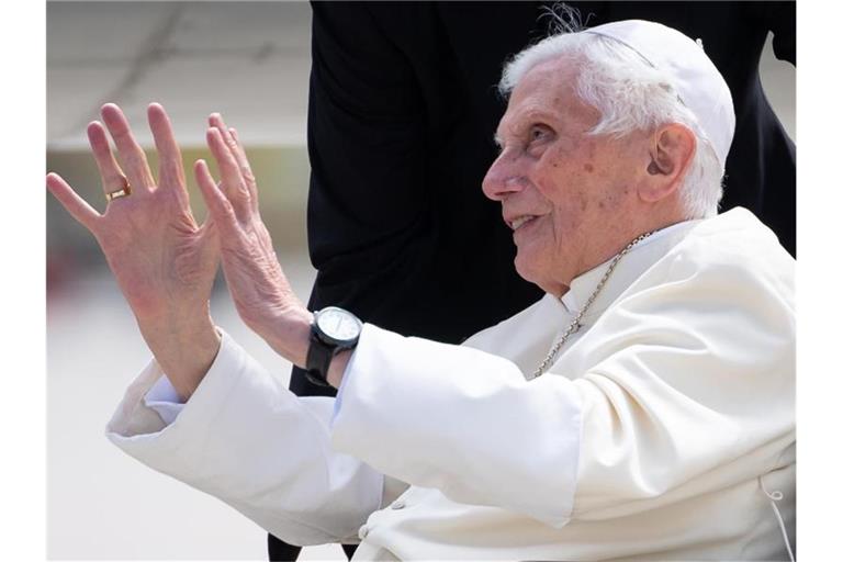 Die Erklärung zum Münchner Missbrauchsgutachten durch den emeritierten Papst Benedikt XVI. hat gespaltene Reaktionen hervorgerufen. (Archivbild). Foto: Sven Hoppe/dpa-Pool/dpa