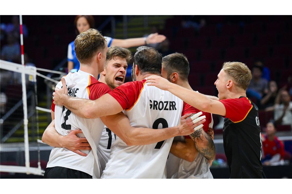 Nach Sieg über Chile: DVV-Team im WM-Gruppenfinale gefordert Die Erleichterung beim deutschen Team war groß.