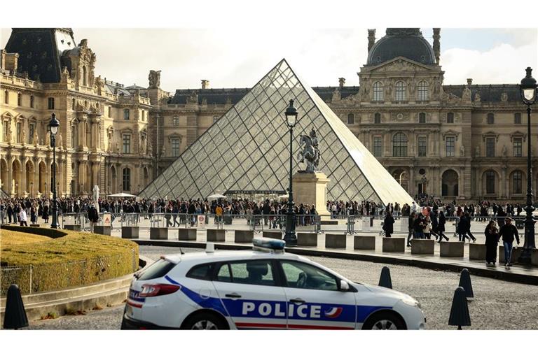 Nach Louvre-Raub: DNA-Spuren führen zu Festnahmen Die Ermittler melden nach dem Raubüberfall auf den Louvre einen Fahndungserfolg.