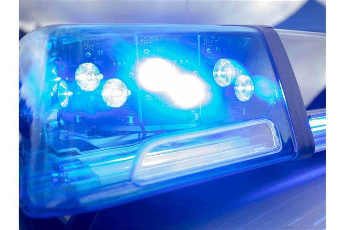 „Gekränkte Ehre“: Männer sollen Schwester getötet haben Die Ermittler stießen am Donnerstag auf die Leiche der 34-jährigen zweifachen Mutter. Foto: Daniel Karmann/dpa