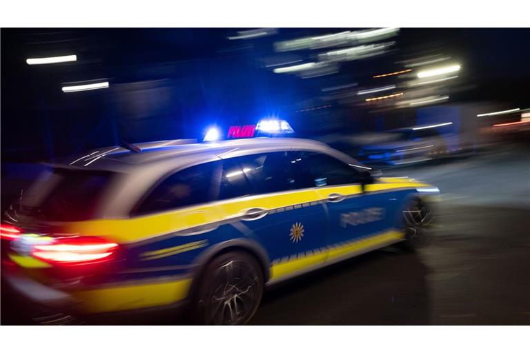 Die Ermittlungen der Polizei dauern an. (Symbolbild)