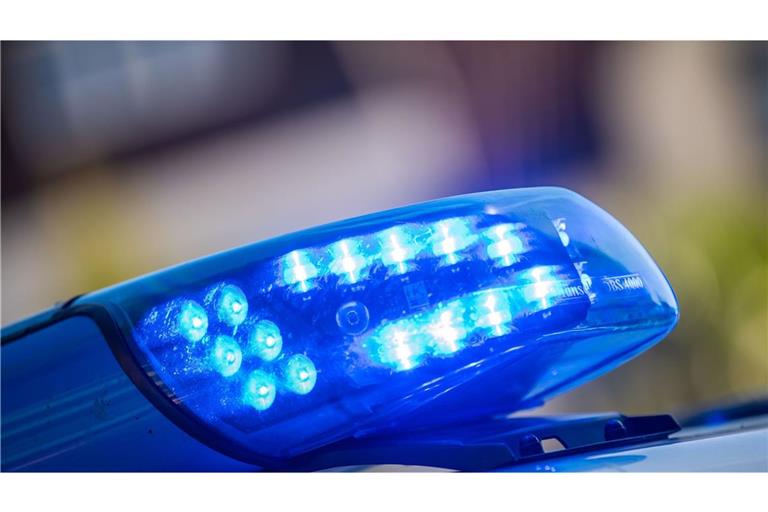 Die Ermittlungen der Polizei dauern an. (Symbolbild)