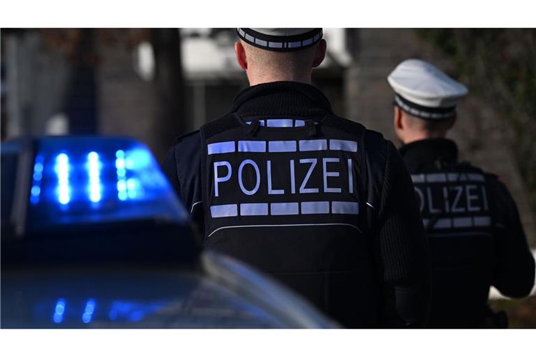 Die Ermittlungen der Polizei dauern an. (Symbolbild)