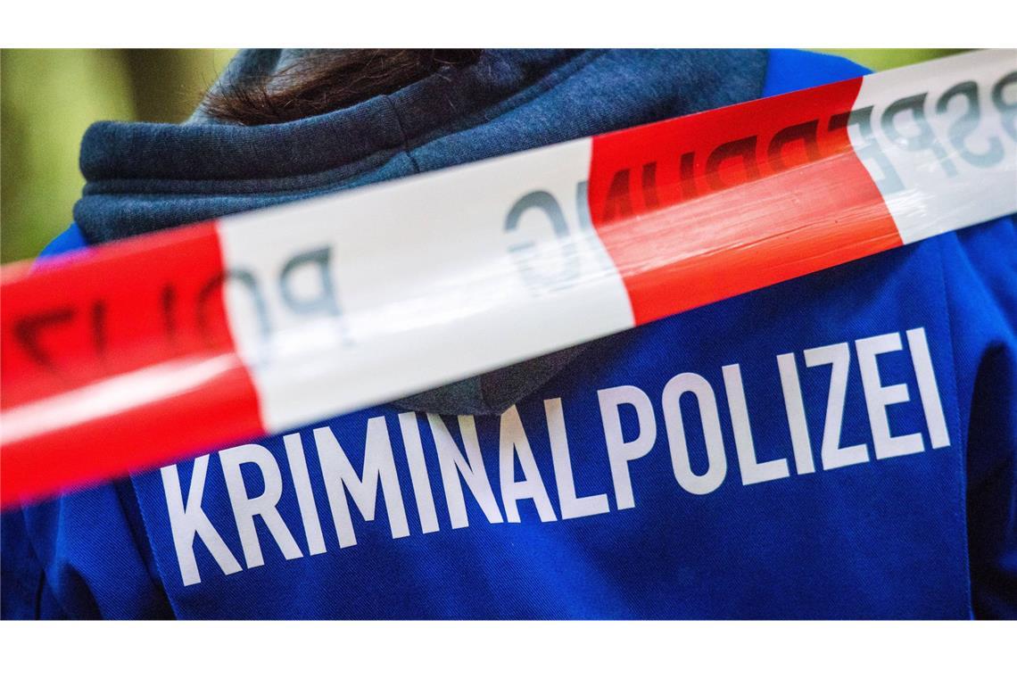 Die Ermittlungen der Polizei dauern an (Symbolbild).