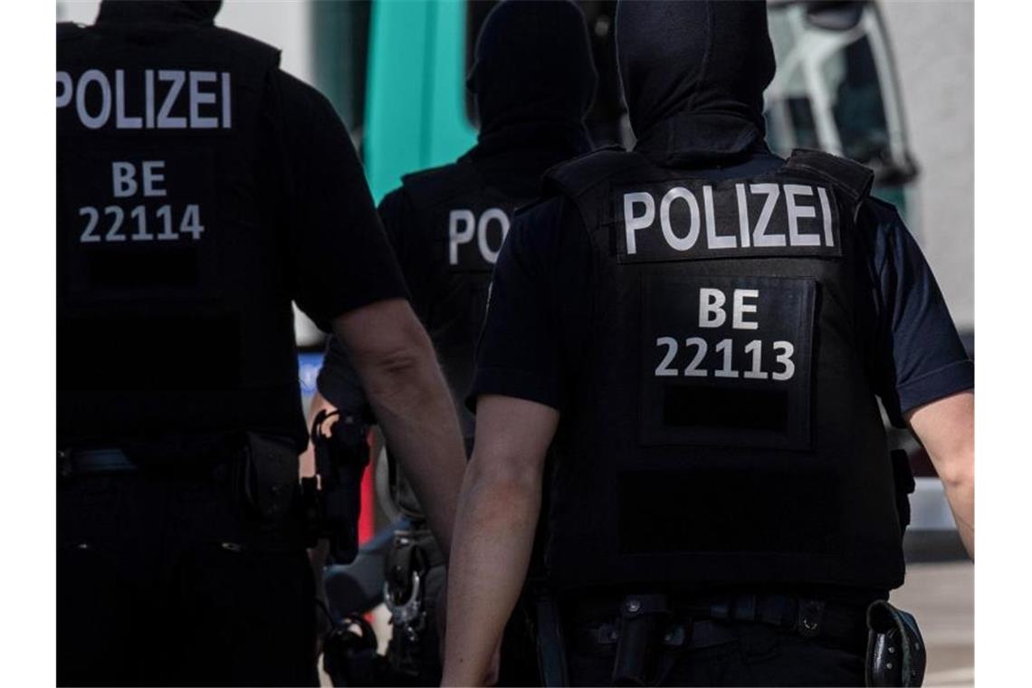 Nach „NSU 2.0“- Festnahme: Ermittlungen gehen weiter Die Ermittlungen gehen auch nach der Festnahme im Fall „NSU 2.0“ weiter. Foto: Paul Zinken/dpa/Aktuell