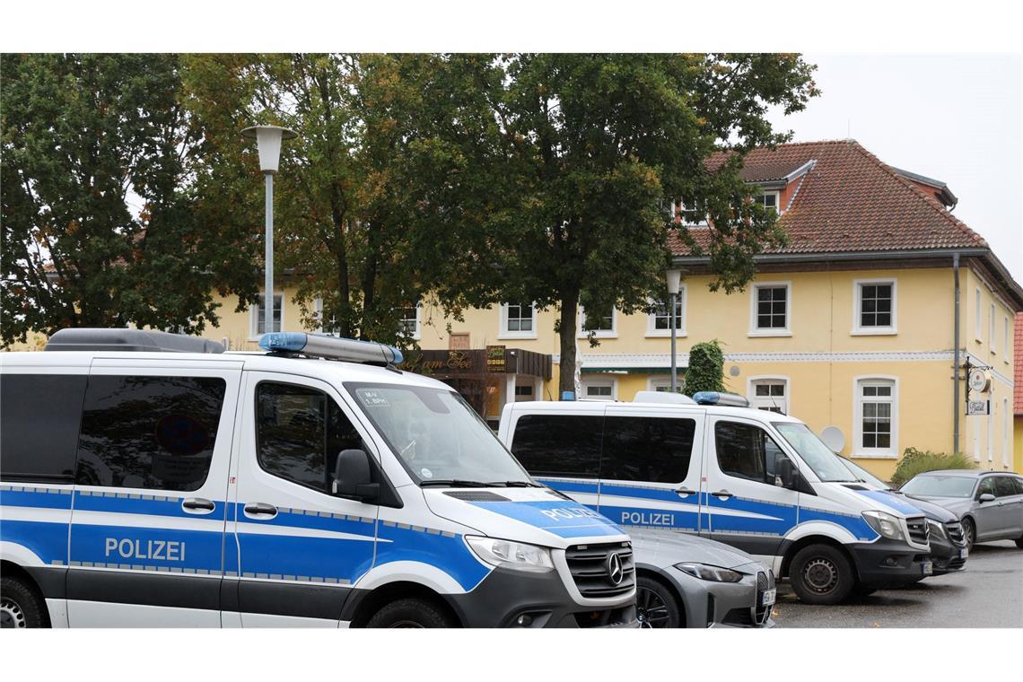Polizei sucht Spuren nach Fund von Kinderleiche bei Güstrow Die Ermittlungen nach dem Fund der Kinderleiche in einem Wald nahe Güstrow stehen ganz am Anfang, sagte der Sprecher der Staatsanwaltschaft.