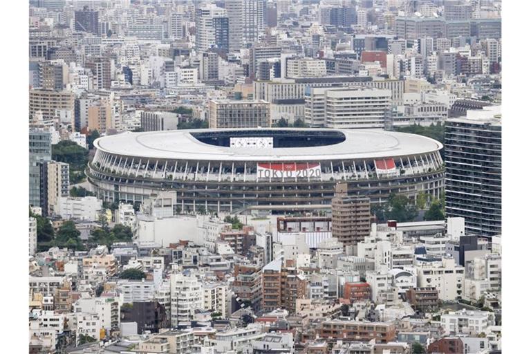 Die Eröffnungsfeier im weitgehend leeren Olympiastadion steht unter dem Motto „Vereint durch Emotionen“. Foto: ---/kyodo/dpa
