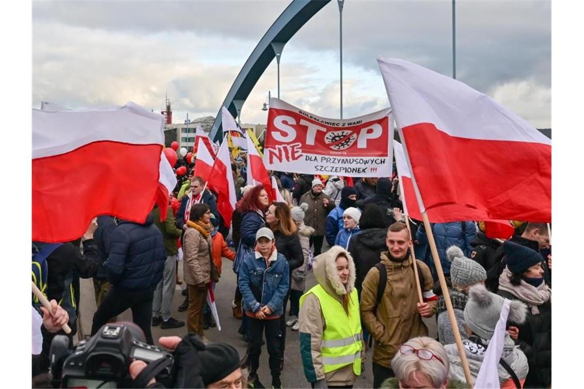 Die erste länderübergreifende Demonstration gegen die Corona-Maßnahmen führte aus Polen nach Frankfurt (Oder). Foto: Patrick Pleul/dpa-Zentralbild/dpa