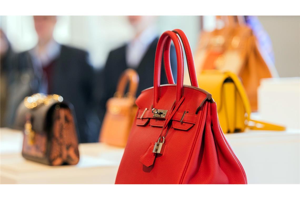 Ikone mit Patina: Die erste Birkin Bag wird versteigert Die erste Original Handtasche Birkin-Box ist schwarz und etwas angenutzt. Heute gehört das Modell zu den berühmtesten Luxustaschen.