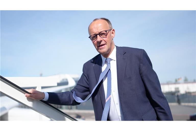 Die erste Reise von Bundeskanzler Merz geht per Flieger nach Frankreich und Polen.