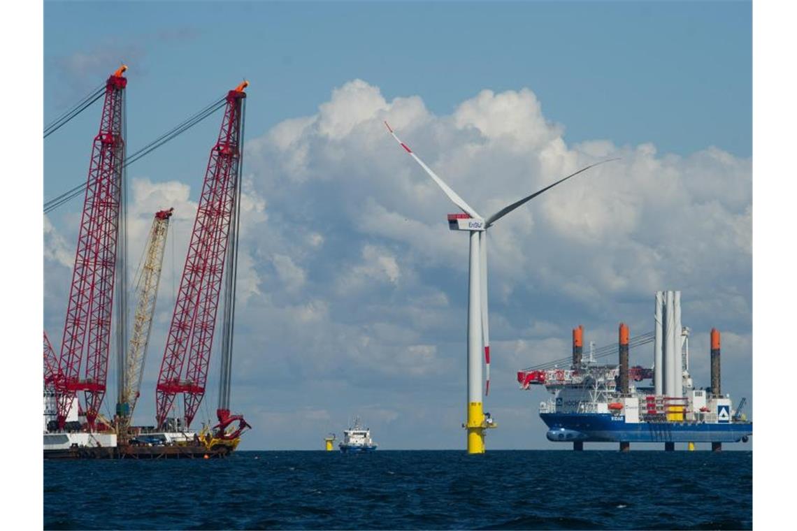 Die erste Windkraftanlage steht im Ostsee-Windpark EnBW Baltic 2 in der Ostsee bei Sassnitz. Foto: picture alliance / dpa/Archivbild