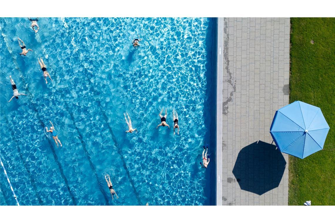Fast 30 Grad am Maifeiertag - Jetzt folgt Temperatursturz Die ersten Freibäder haben wieder geöffnet.