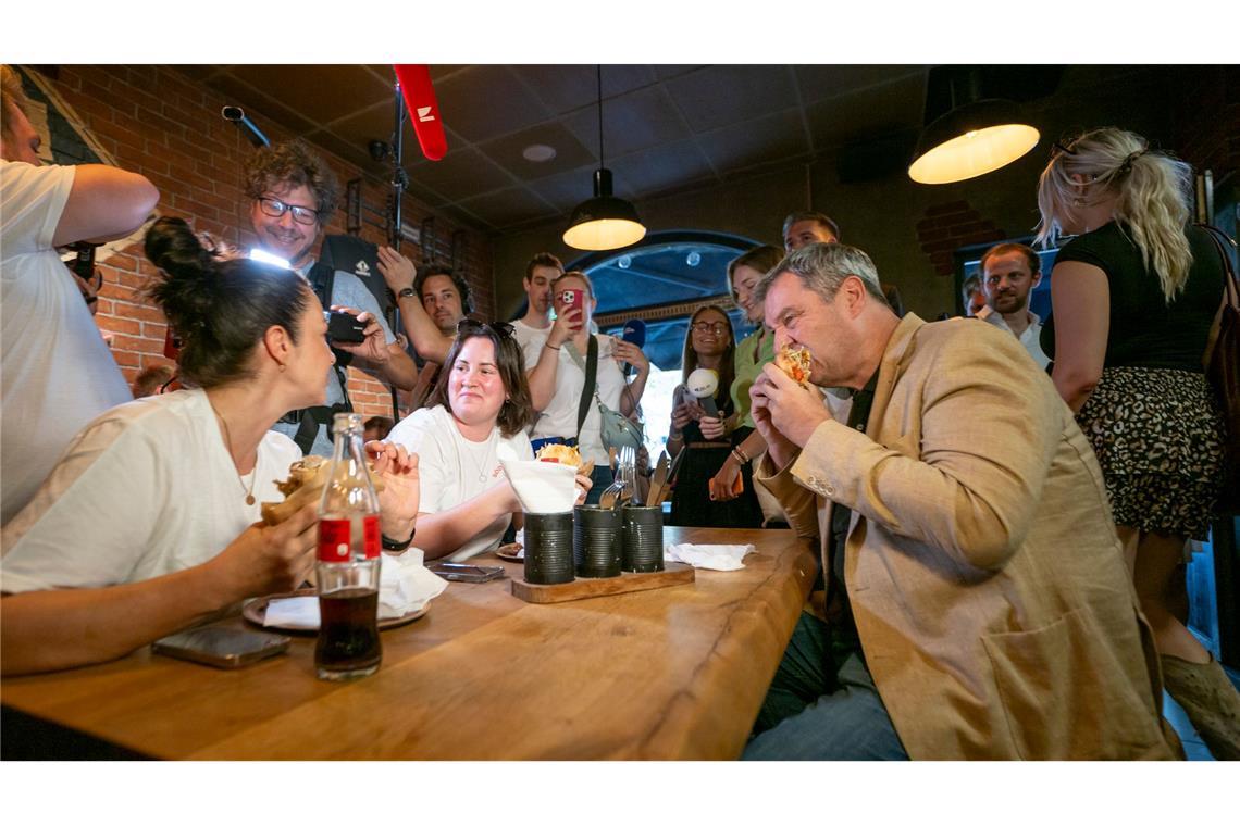Die Essgewohnheiten von CSU-Chef Söder sieht der Minister entspannt. (Archivbild)