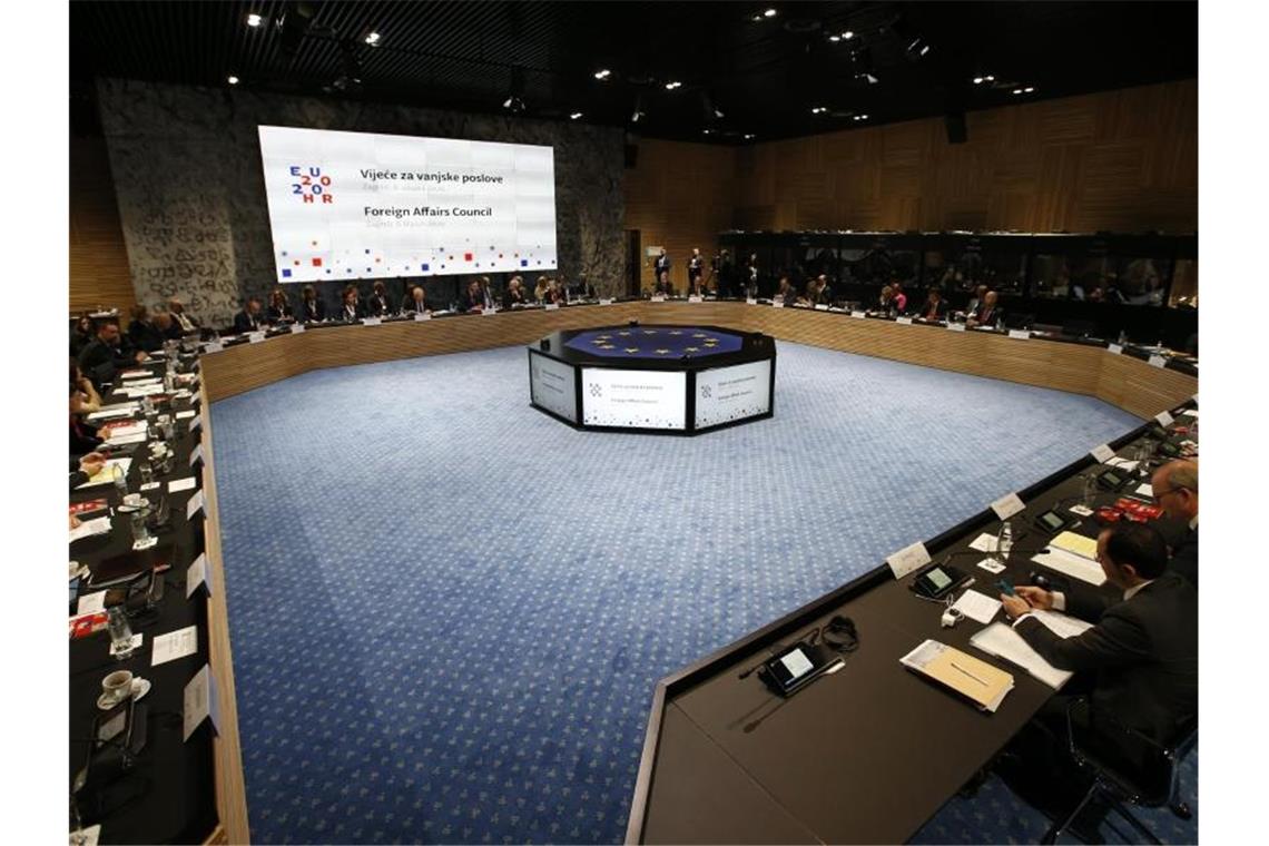 Waffenruhe beruhigt Lage in Idlib Die EU-Außenminister treffen sich im kroatischen Zagreb. Foto: Darko Vojinovic/AP/dpa