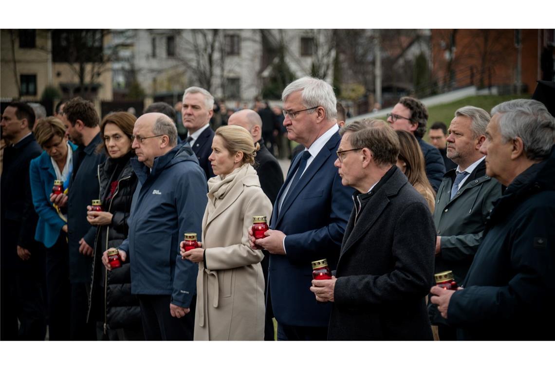 Die EU-Chefdiplomatin und ihre EU-Außenministerkollegen gedachten der Ermordeten in Butscha.