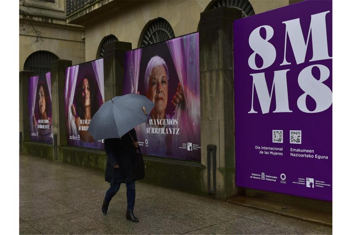 EU-Kommission will Frauen besser vor Gewalt schützen Die EU-Kommission hat am Internationalen Frauentag ein Gesetz vorgeschlagen, das die Bekämpfung von Gewalt gegen Frauen erstmals EU-weit regeln soll. Foto: Alvaro Barrientos/AP/dpa