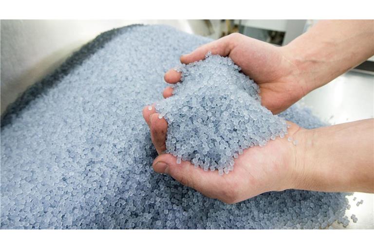 Die EU will einen sorgsameren Umgang mit Plastikteilchen.