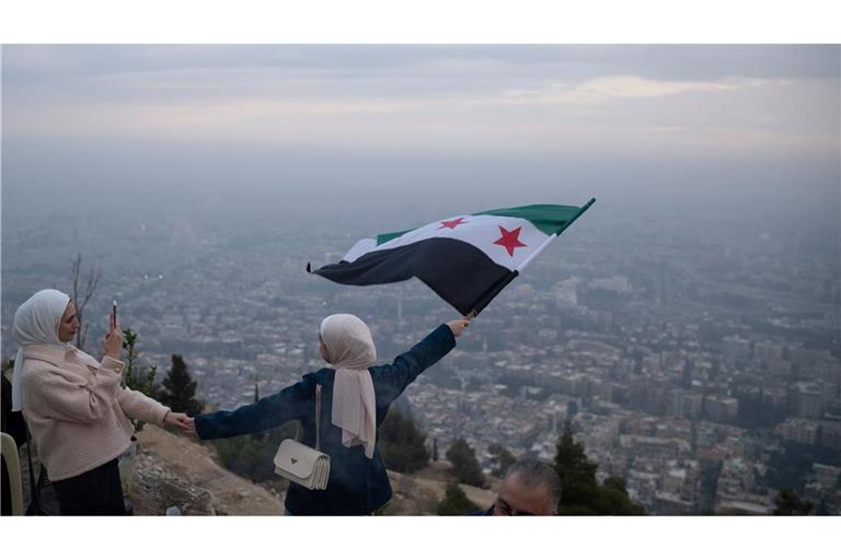 Die EU will mit der Aufhebung der Wirtschaftssanktionen den Wiederaufbau Syriens ermöglichen.