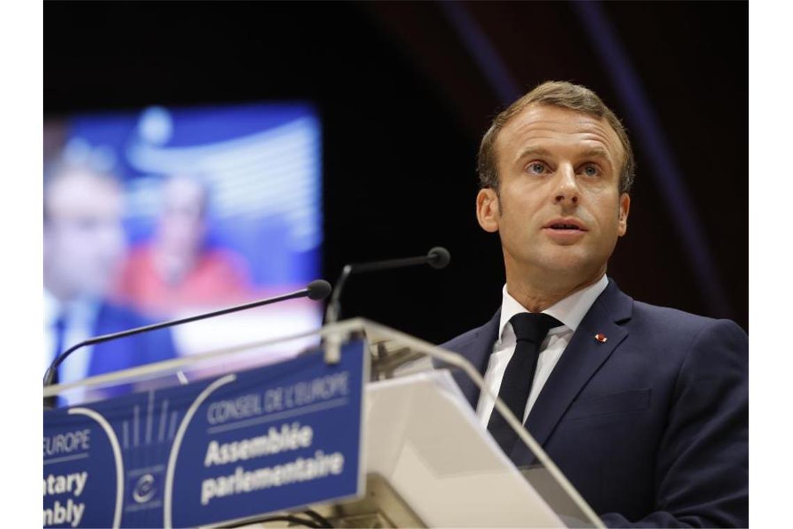 Die Euro-Finanzminister einigten sich in Luxemburg auf Grundsätze zur Finanzierung und Steuerung dieses Geldtopfes. Frankreichs Präsident Emmanuel Macron kann damit einen kleinen Erfolg verzeichnen. Foto: Jean-Francois Badias/AP/dpa