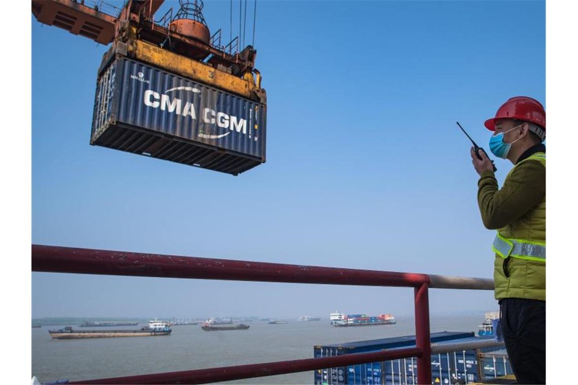 Die Europäische Handelskammer in China stellt Geschäftsklima vor. Foto: Xiao Yijiu/Xinhua/dpa