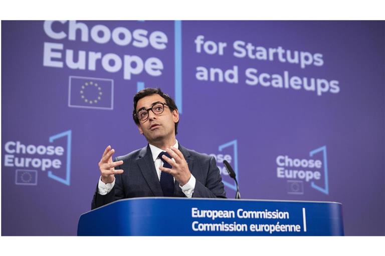 Die Europäische Union will Start-ups in Europa halten. EU-Kommission  Stéphane Séjourné stellt die Pläne in Brüssel vor.