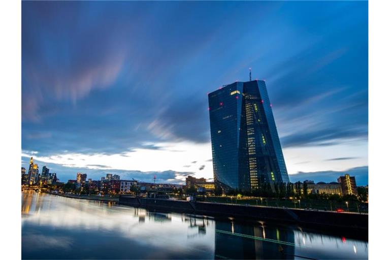 Die Europäische Zentralbank in Frankfurt am Main macht sich Sorgen um die Finanzstabilität. Foto: Boris Roessler/dpa