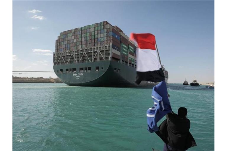 Die „Ever Given“ blockierte tagelang den Suezkanal. Foto: -/Suez Canal Authority/dpa
