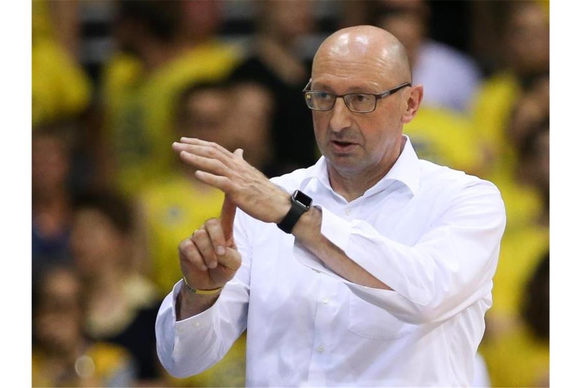 Oldenburg beendet Bambergs Träume - Alba souverän Die EWE Baskets Oldenburg um Trainer Mladen Drijencic stehen im Halbfinale. Foto: Friso Gentsch/dpa