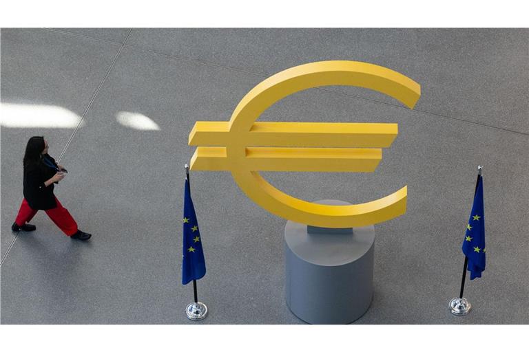 Die EZB hält den Leitzins stabil. (Symbolbild)