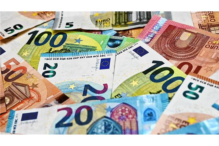Die EZB hebt erstmals seit 2023 den Leitzins an.