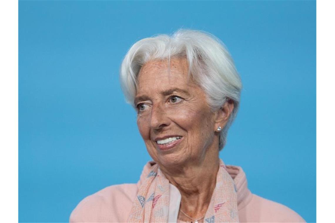 Lagarde: Inflation wird sich wieder abschwächen Die EZB-Präsidentin Christine Lagarde wirbt um Vertrauen in den Kurs der Europäischen Zentralbank. Foto: Boris Roessler/dpa