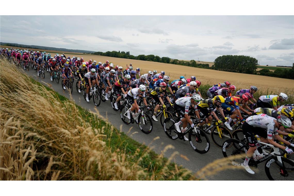 Philipsen-Sprint ins Gelbe Trikot - Mäßiger Red-Bull-Auftakt Die Fahrer bei der Auftaktetappe der 112. Tour de France.