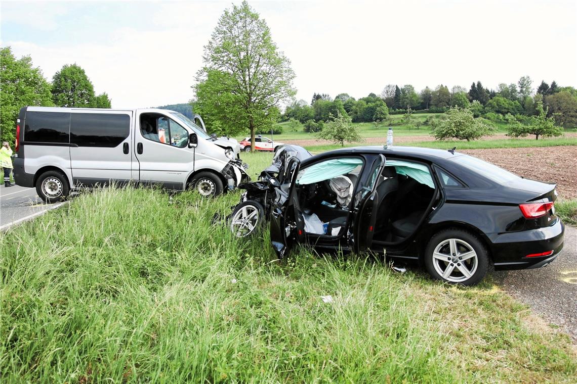 Unfall fordert zwei Verletzte Die Fahrerin des Audi wurde schwer verletzt. Foto: 7aktuell/Kevin Lermer