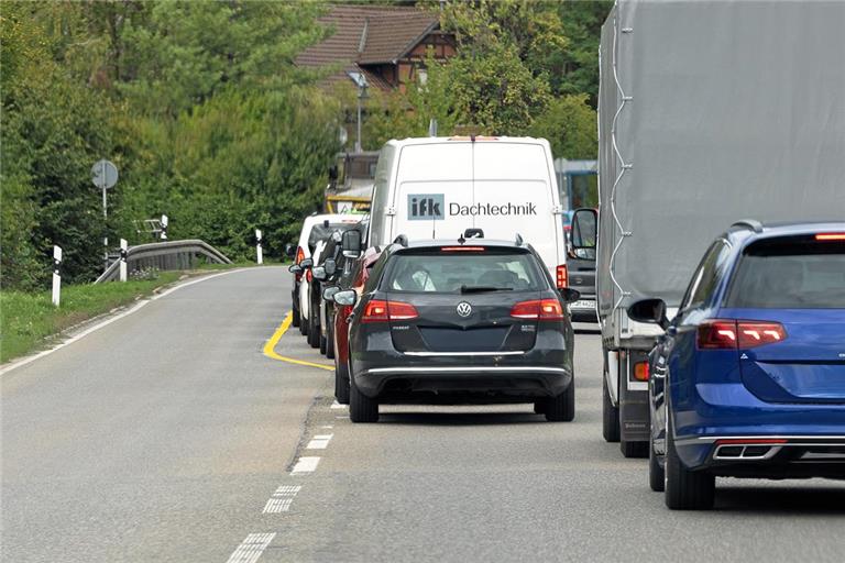Die Fahrzeuge können sich nun auf einer längeren Strecke zweispurig aufstellen. Foto: Alexander Becher