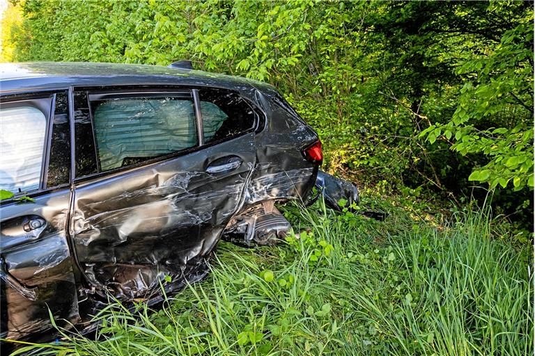 Die Fahrzeuge wurden bei der Kollision völlig demoliert. Foto: Karsten Schmalz/KS-Images.de