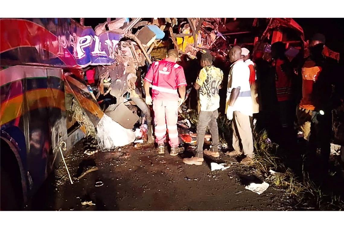 46 Tote bei schwerem Unfall in Uganda Die Fahrzeuge wurden schwer beschädigt.