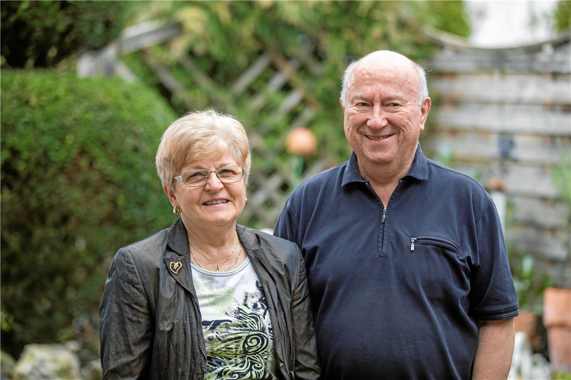 „Mit uns, das wird nix“ Die Familie ist ihnen sehr wichtig: Rosemarie und Roland Schlichenmaier. Foto: A. Becher