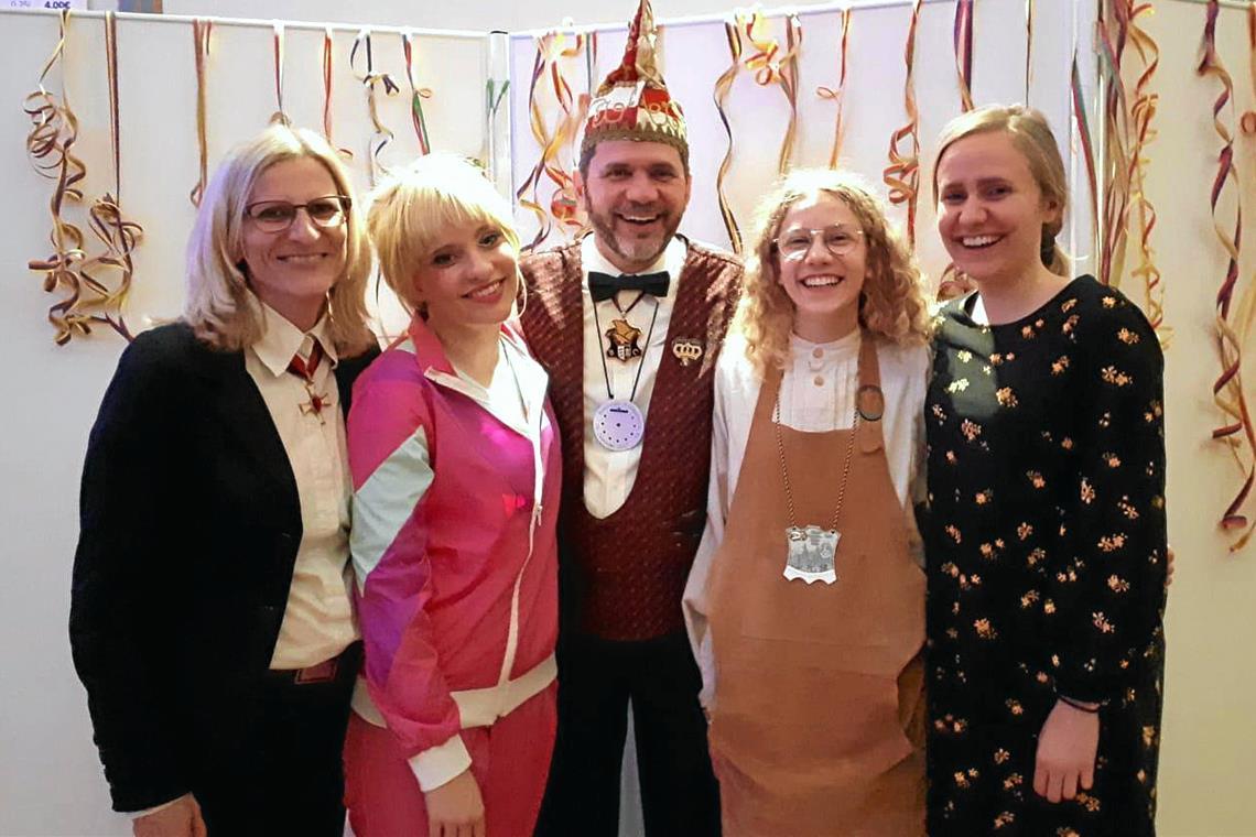 Ein Familienleben für den Karneval Die Familie Steckl pflegt den Karneval mit Herz, Humor und Tradition: Marion (von links), Judith, Anton, Hanna und Miriam. Foto: privat