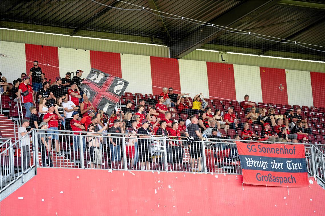 Die Fans der SG Sonnenhof geben in Mainz den Ton an.