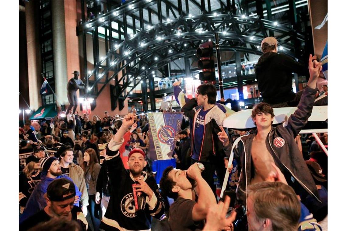 Die Fans der St. Louis Blues ließen es richtig krachen. Foto: David Carson/St. Louis Post-Dispatch/AP